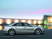 Audi S8 2013 photo